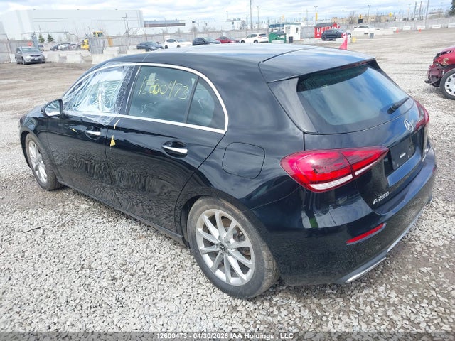 W1K3F4HB3NJ301605 Mercedes-Benz A 250 4matic