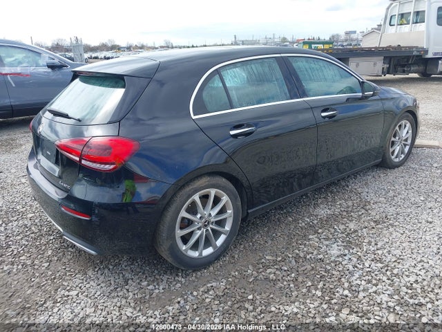 W1K3F4HB3NJ301605 Mercedes-Benz A 250 4matic