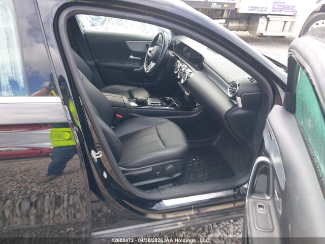 W1K3F4HB3NJ301605 Mercedes-Benz A 250 4matic