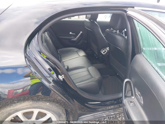 W1K3F4HB3NJ301605 Mercedes-Benz A 250 4matic