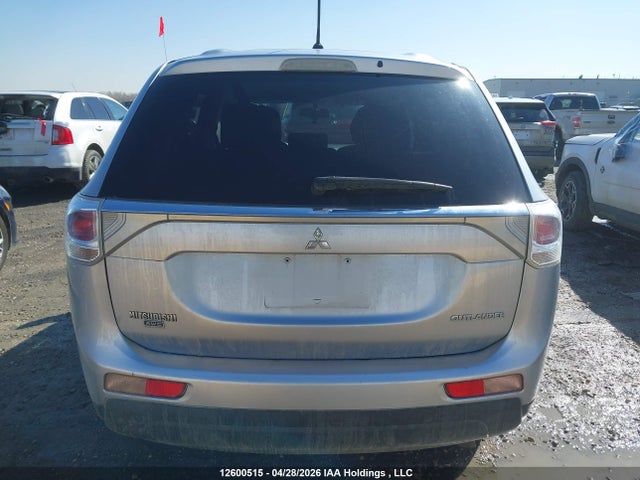 JA4JZ3AX8EZ602312 Mitsubishi Outlander Se