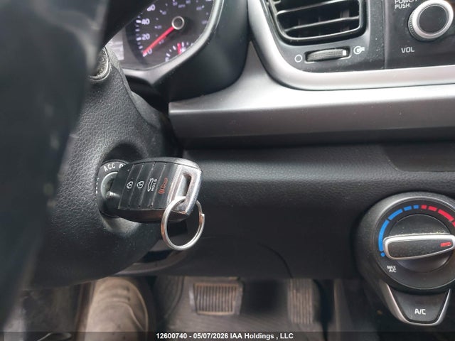 12600740 :رقم المزاد ، 3KPA25AB8JE101999 vin ، 2018 Kia Rio Lx/lx+ مزاد بيع