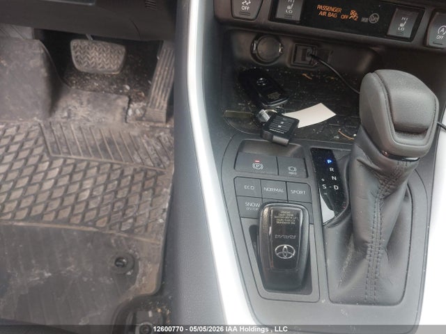2T3R1RFV1MW195913 Toyota Rav4 Xle