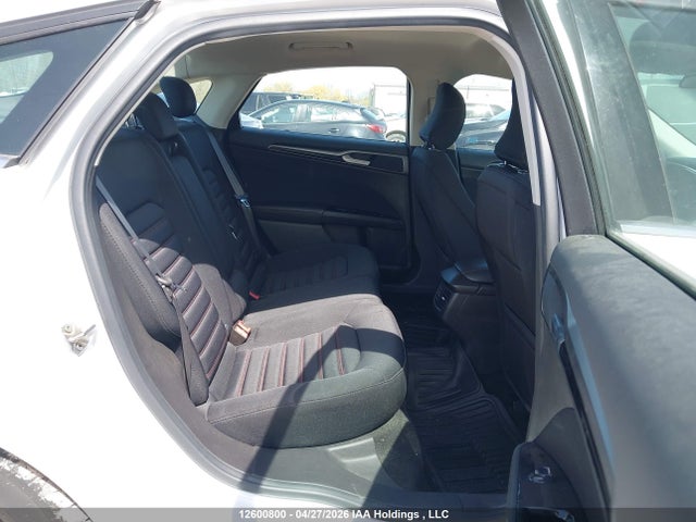 12600800 :رقم المزاد ، 3FA6P0H7XGR334611 vin ، 2016 Ford Fusion Se مزاد بيع