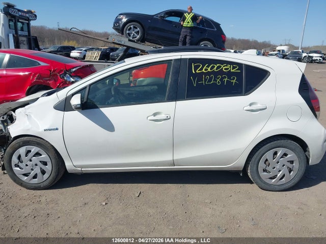 JTDKDTB33G1122877 Toyota PRIUS C
