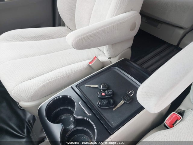 2014 Toyota Sienna Le V6 მანქანა იყიდება აუქციონზე, vin: 5TDKK3DC7ES417290, აუქციონის ნომერი: 12600846