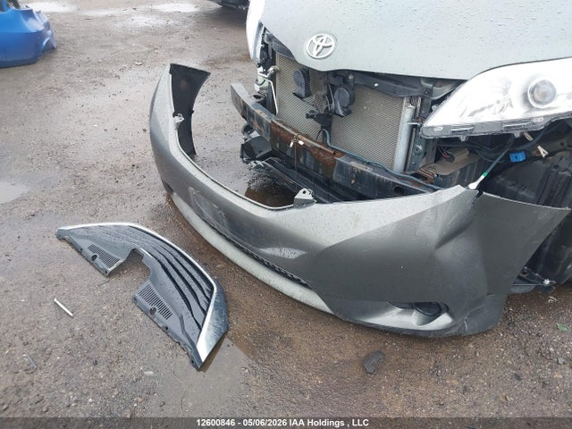2014 Toyota Sienna Le V6 მანქანა იყიდება აუქციონზე, vin: 5TDKK3DC7ES417290, აუქციონის ნომერი: 12600846