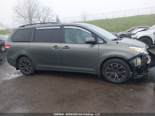 2014 Toyota Sienna Le V6 მანქანა იყიდება აუქციონზე, vin: 5TDKK3DC7ES417290, აუქციონის ნომერი: 12600846