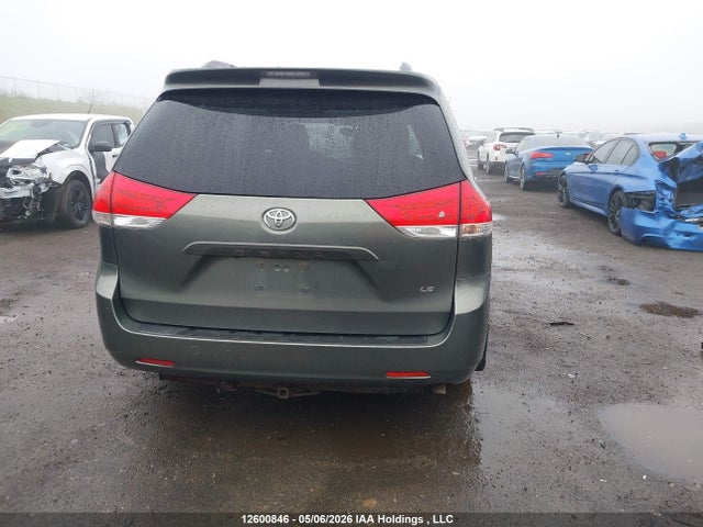 2014 Toyota Sienna Le V6 მანქანა იყიდება აუქციონზე, vin: 5TDKK3DC7ES417290, აუქციონის ნომერი: 12600846