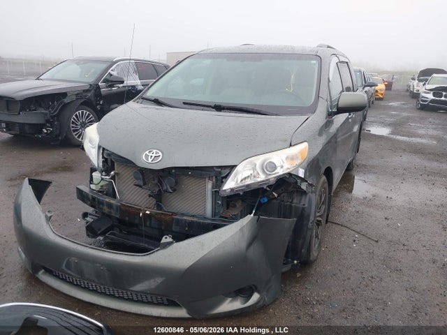 2014 Toyota Sienna Le V6 მანქანა იყიდება აუქციონზე, vin: 5TDKK3DC7ES417290, აუქციონის ნომერი: 12600846