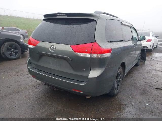 2014 Toyota Sienna Le V6 მანქანა იყიდება აუქციონზე, vin: 5TDKK3DC7ES417290, აუქციონის ნომერი: 12600846