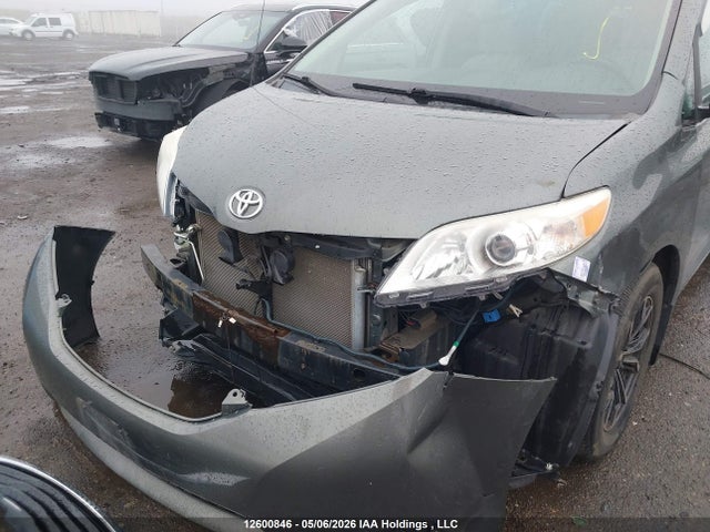 2014 Toyota Sienna Le V6 მანქანა იყიდება აუქციონზე, vin: 5TDKK3DC7ES417290, აუქციონის ნომერი: 12600846