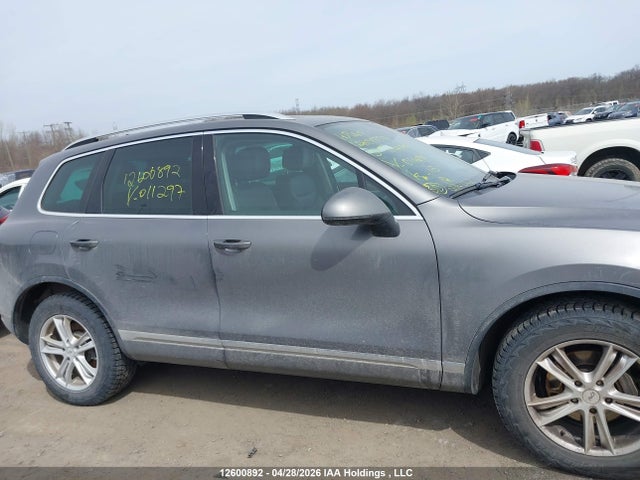 2013 Volkswagen Touareg მანქანა იყიდება აუქციონზე, vin: WVGDF9BP2DD011297, აუქციონის ნომერი: 12600892