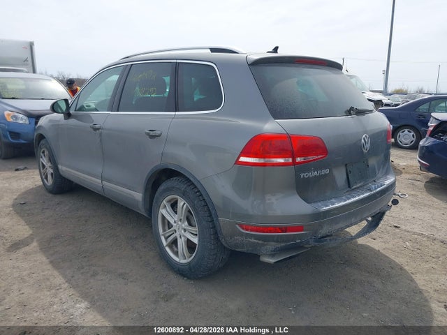 2013 Volkswagen Touareg მანქანა იყიდება აუქციონზე, vin: WVGDF9BP2DD011297, აუქციონის ნომერი: 12600892