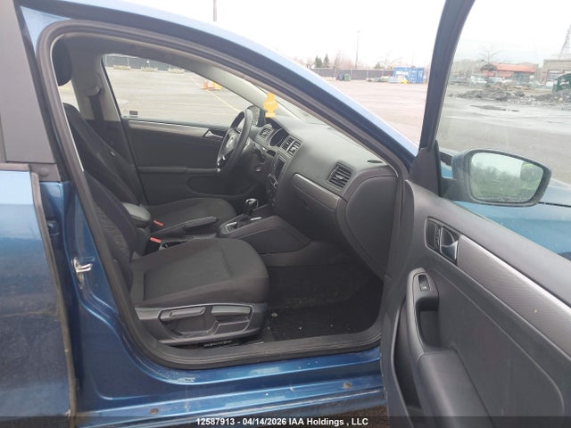 12587913 :رقم المزاد ، 3VW2B7AJ5HM255090 vin ، 2017 Volkswagen Jetta 1.4 Tsi Trendline+ مزاد بيع