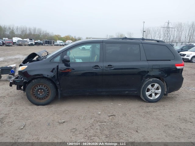2011 Toyota Sienna მანქანა იყიდება აუქციონზე, vin: 5TDZK3DC4BS023238, აუქციონის ნომერი: 12601031