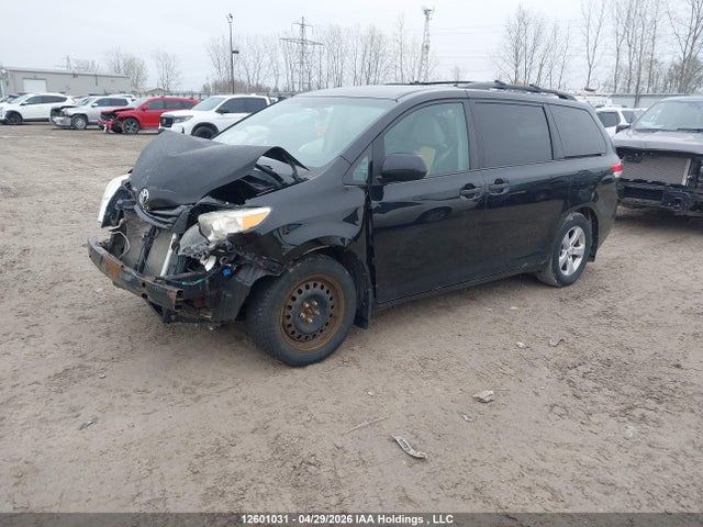 2011 Toyota Sienna მანქანა იყიდება აუქციონზე, vin: 5TDZK3DC4BS023238, აუქციონის ნომერი: 12601031
