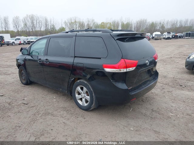 2011 Toyota Sienna მანქანა იყიდება აუქციონზე, vin: 5TDZK3DC4BS023238, აუქციონის ნომერი: 12601031