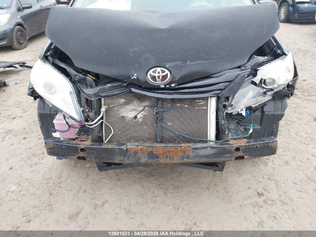 2011 Toyota Sienna მანქანა იყიდება აუქციონზე, vin: 5TDZK3DC4BS023238, აუქციონის ნომერი: 12601031