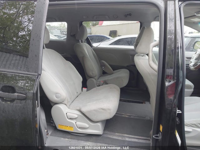 2011 Toyota Sienna მანქანა იყიდება აუქციონზე, vin: 5TDZK3DC4BS023238, აუქციონის ნომერი: 12601031