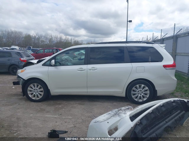 12601043 :رقم المزاد ، 5TDDK3DCXES083250 vin ، 2014 Toyota Sienna Xle 7 Passenger مزاد بيع