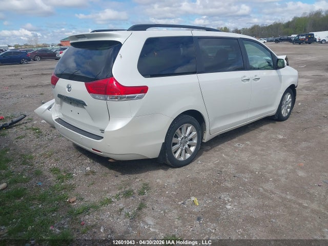12601043 :رقم المزاد ، 5TDDK3DCXES083250 vin ، 2014 Toyota Sienna Xle 7 Passenger مزاد بيع