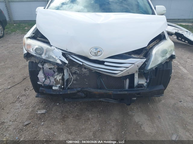 12601043 :رقم المزاد ، 5TDDK3DCXES083250 vin ، 2014 Toyota Sienna Xle 7 Passenger مزاد بيع