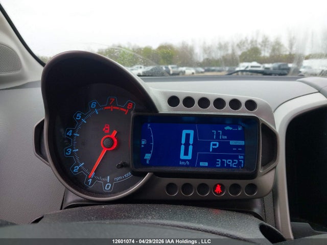 1G1JC6SH1F4126606 Chevrolet SONIC LT