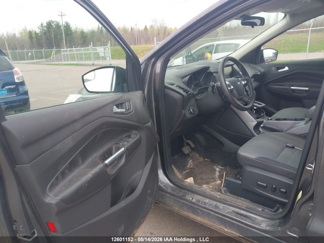 1FMCU9GX5FUC49965 Ford ESCAPE SE