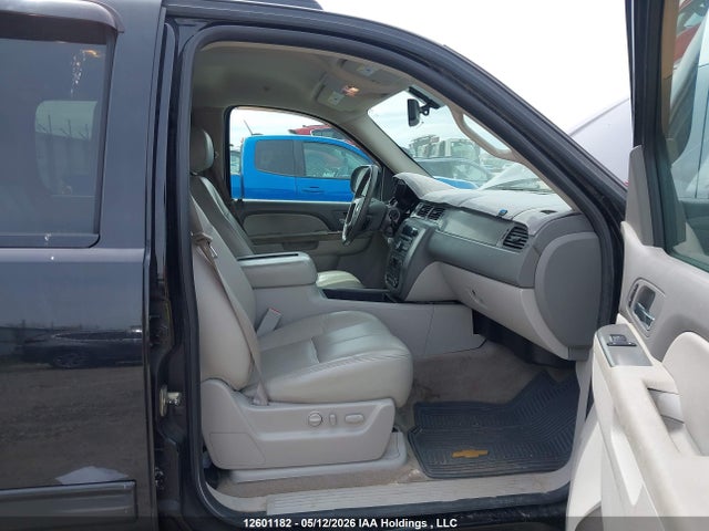 2010 Chevrolet Avalanche 1500 Lt მანქანა იყიდება აუქციონზე, vin: 3GNVKFE06AG235311, აუქციონის ნომერი: 12601182