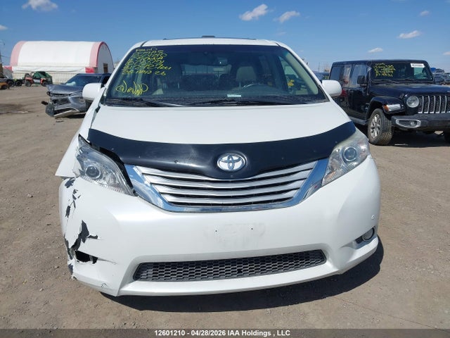 12601210 :رقم المزاد ، 5TDDK3DCXBS005191 vin ، 2011 Toyota Sienna Xle/limited مزاد بيع