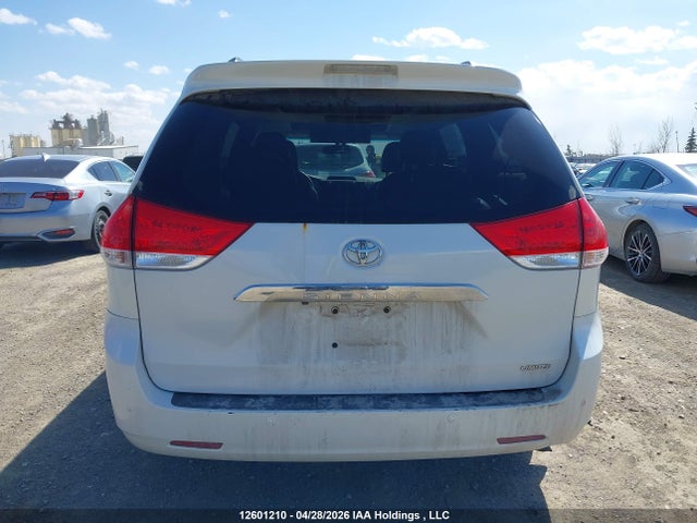 12601210 :رقم المزاد ، 5TDDK3DCXBS005191 vin ، 2011 Toyota Sienna Xle/limited مزاد بيع