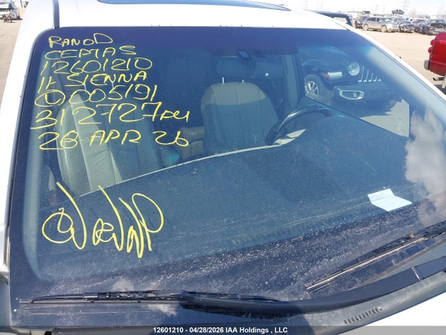 12601210 :رقم المزاد ، 5TDDK3DCXBS005191 vin ، 2011 Toyota Sienna Xle/limited مزاد بيع