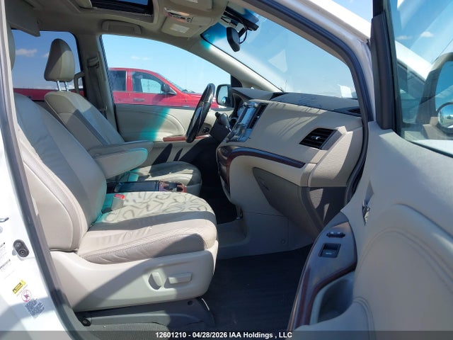 12601210 :رقم المزاد ، 5TDDK3DCXBS005191 vin ، 2011 Toyota Sienna Xle/limited مزاد بيع