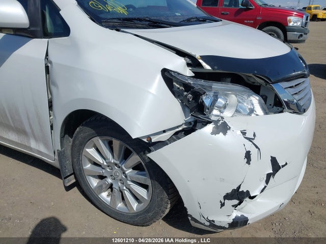 12601210 :رقم المزاد ، 5TDDK3DCXBS005191 vin ، 2011 Toyota Sienna Xle/limited مزاد بيع