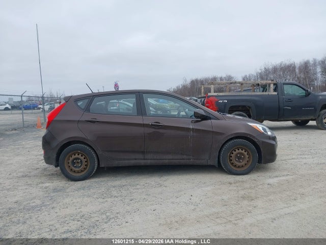 12601215 :رقم المزاد ، KMHCT5AE3FU223495 vin ، 2015 Hyundai Accent Gl مزاد بيع