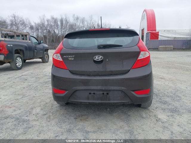 12601215 :رقم المزاد ، KMHCT5AE3FU223495 vin ، 2015 Hyundai Accent Gl مزاد بيع