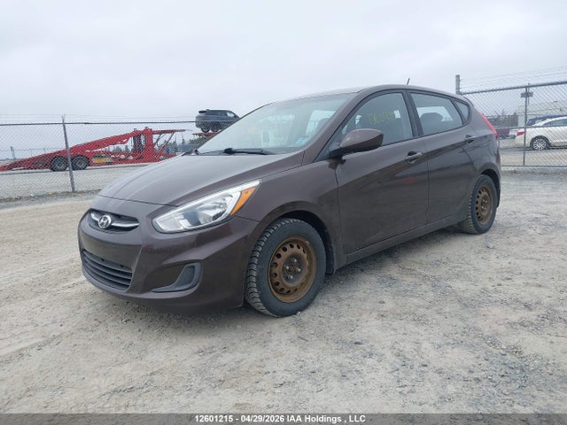 12601215 :رقم المزاد ، KMHCT5AE3FU223495 vin ، 2015 Hyundai Accent Gl مزاد بيع