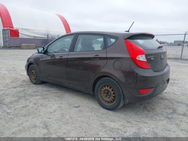 12601215 :رقم المزاد ، KMHCT5AE3FU223495 vin ، 2015 Hyundai Accent Gl مزاد بيع