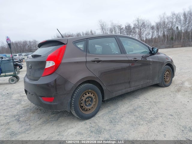 12601215 :رقم المزاد ، KMHCT5AE3FU223495 vin ، 2015 Hyundai Accent Gl مزاد بيع