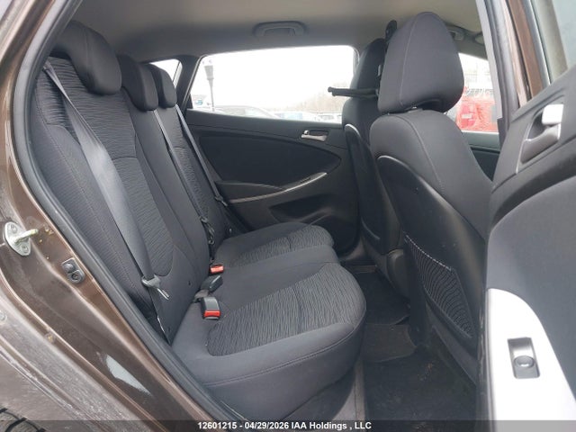 12601215 :رقم المزاد ، KMHCT5AE3FU223495 vin ، 2015 Hyundai Accent Gl مزاد بيع