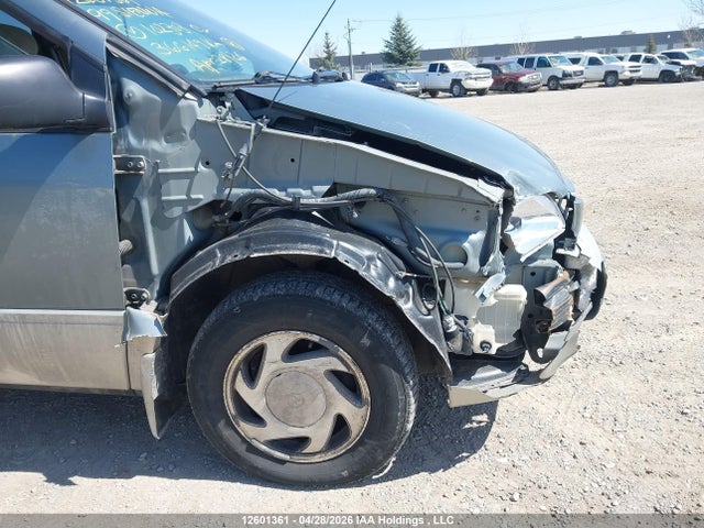 1999 Toyota Sienna Le/xle მანქანა იყიდება აუქციონზე, vin: 4T3ZF13C1XU102303, აუქციონის ნომერი: 12601361