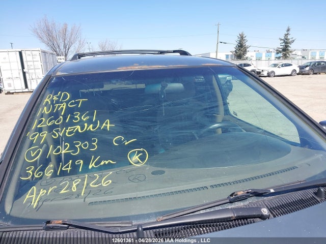 1999 Toyota Sienna Le/xle მანქანა იყიდება აუქციონზე, vin: 4T3ZF13C1XU102303, აუქციონის ნომერი: 12601361