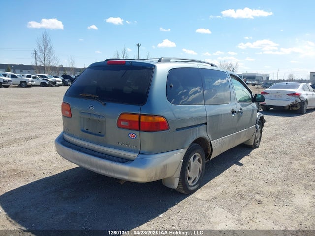 1999 Toyota Sienna Le/xle მანქანა იყიდება აუქციონზე, vin: 4T3ZF13C1XU102303, აუქციონის ნომერი: 12601361