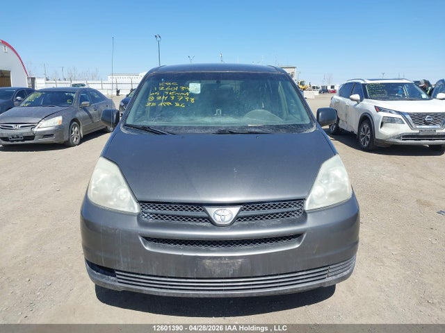 2005 Toyota Sienna Ce მანქანა იყიდება აუქციონზე, vin: 5TDZA29C35S243738, აუქციონის ნომერი: 12601390
