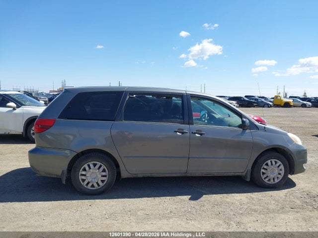 2005 Toyota Sienna Ce მანქანა იყიდება აუქციონზე, vin: 5TDZA29C35S243738, აუქციონის ნომერი: 12601390