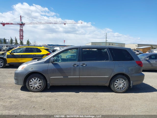 2005 Toyota Sienna Ce მანქანა იყიდება აუქციონზე, vin: 5TDZA29C35S243738, აუქციონის ნომერი: 12601390