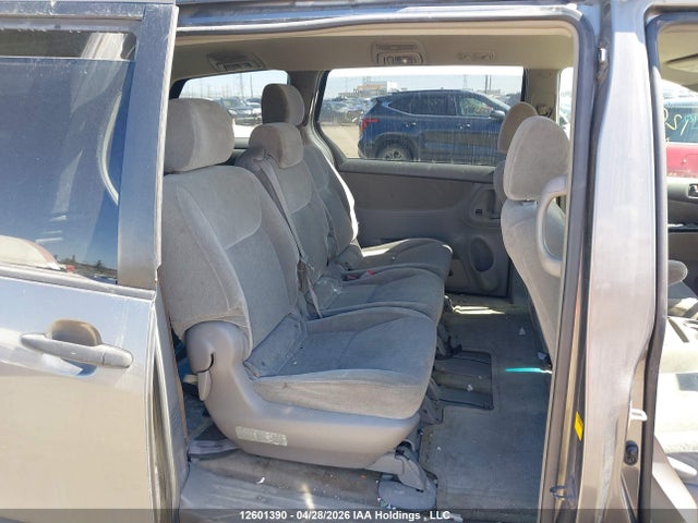 2005 Toyota Sienna Ce მანქანა იყიდება აუქციონზე, vin: 5TDZA29C35S243738, აუქციონის ნომერი: 12601390