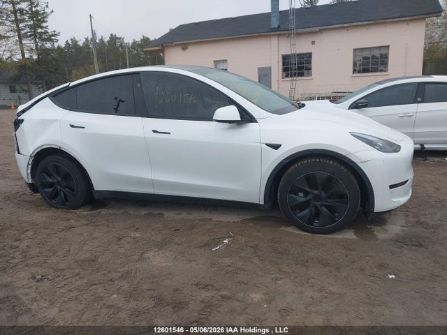 Tesla Model Y 2025 7SAYGAEE6SF282970 Image 13