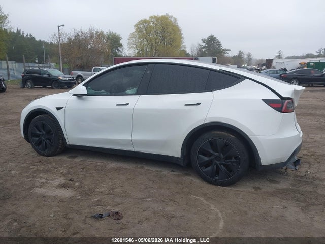 Tesla Model Y 2025 7SAYGAEE6SF282970 Image 14